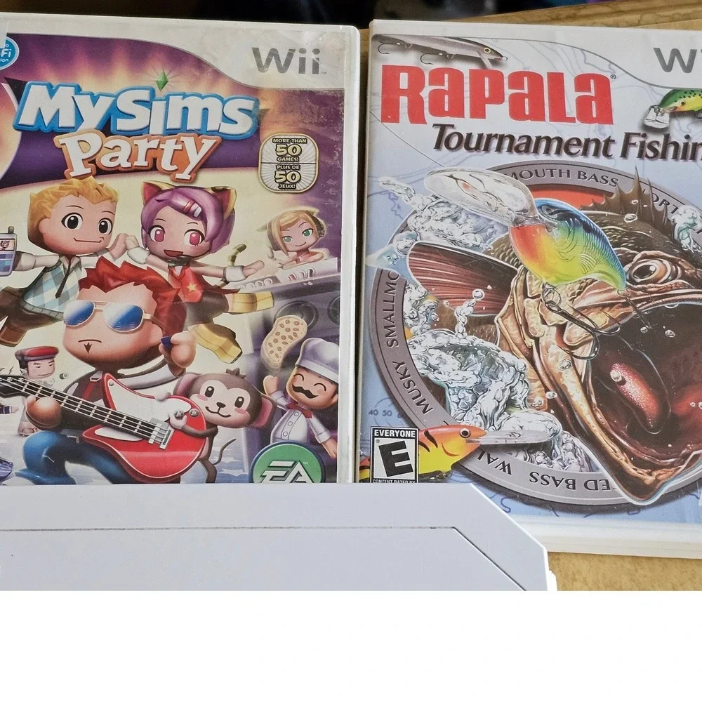 Nintendo Wii Console RVL-001 White Bundle with 2 Games Remote Nunchuk Cables - Picture 7 of 11